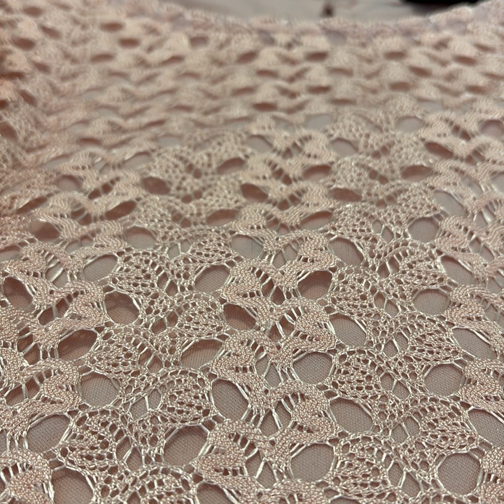 10/$30 Mandee Crochet Ruffle Top - Picture 3 of 9